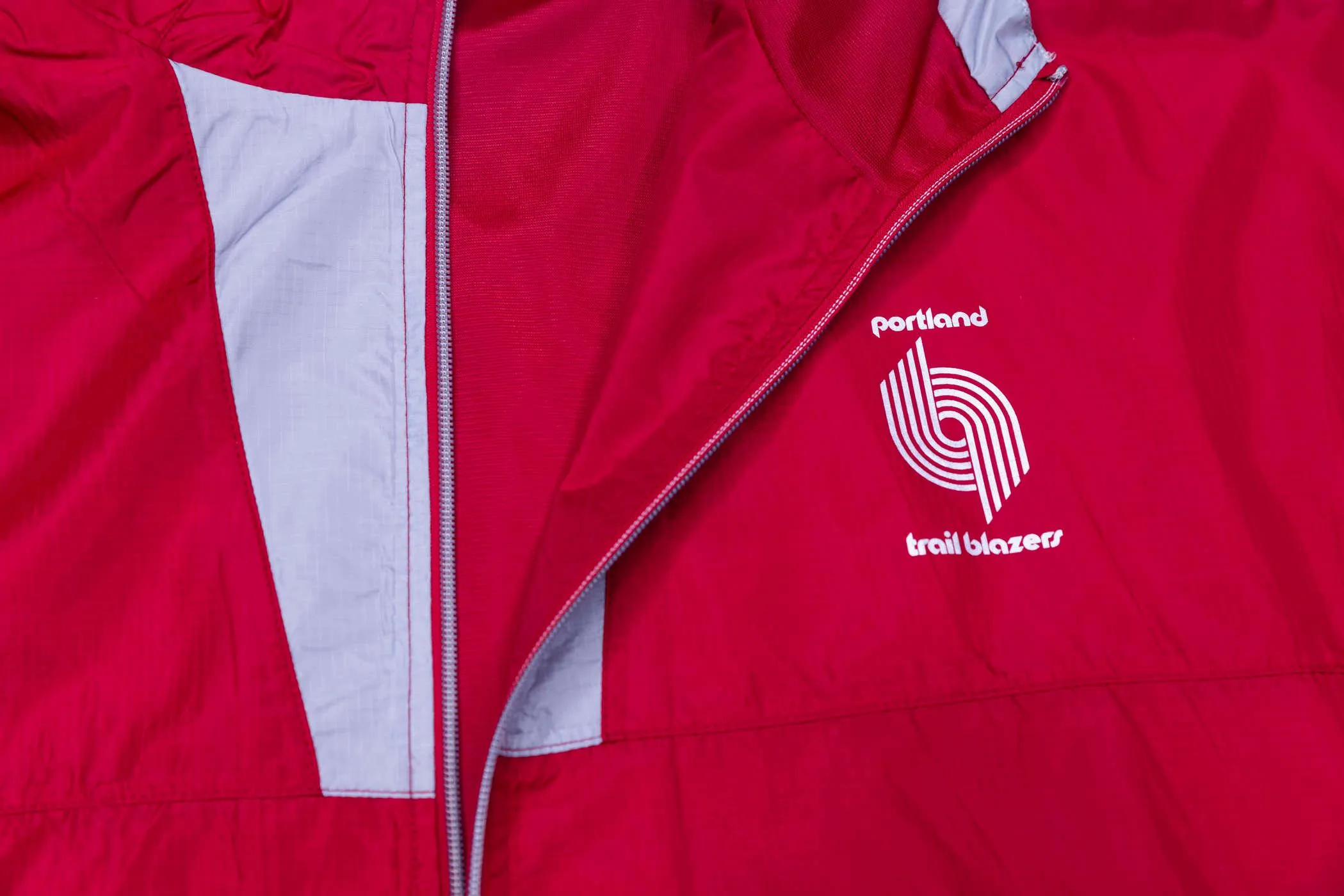 Mitchell & Ness 90s Reflective Lightweight Ripstop Jacket