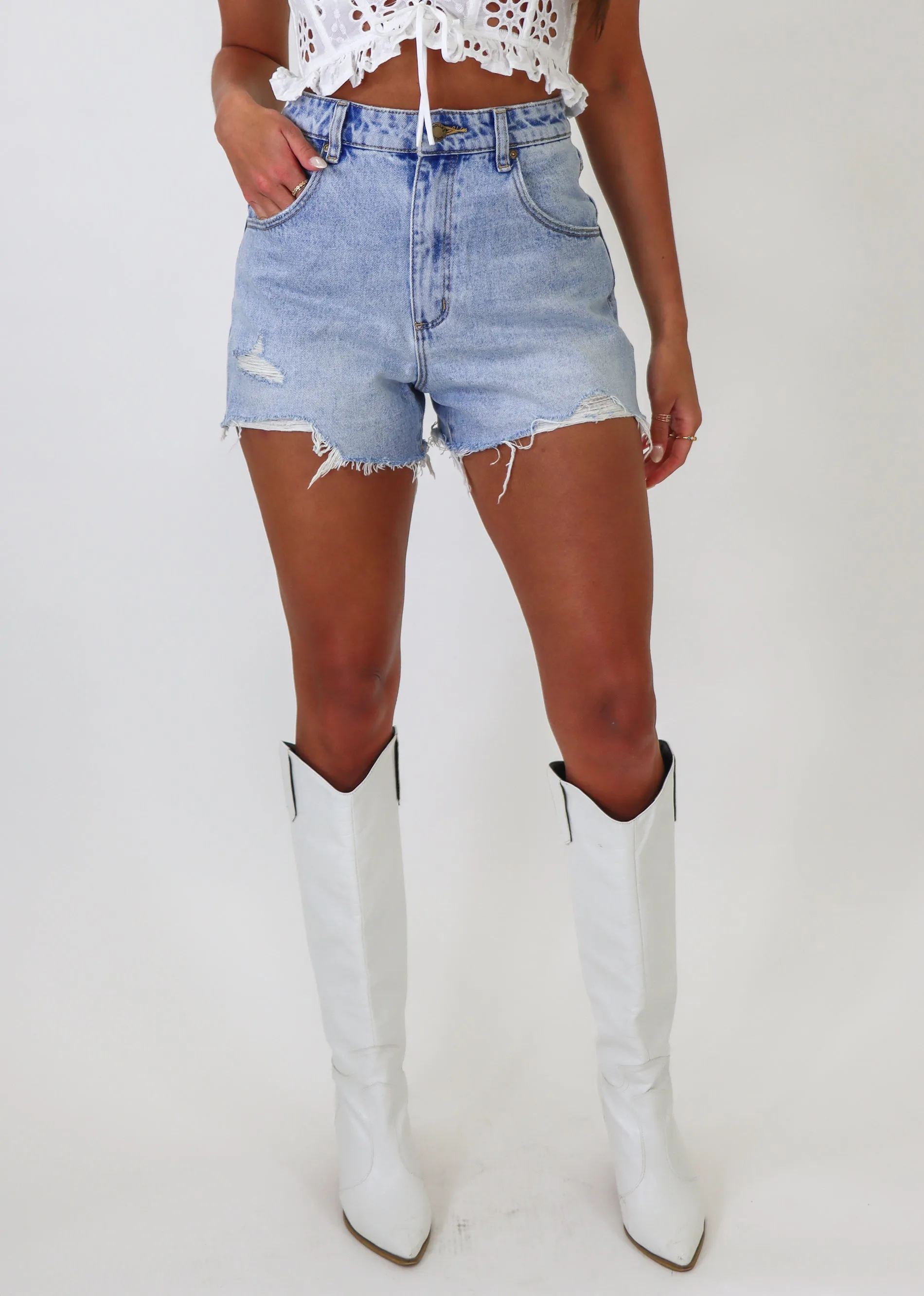 Rollas Can't Let You Go Denim Shorts ★ Light Wash